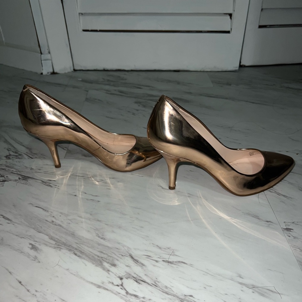 INC size 5 rose gold pumps